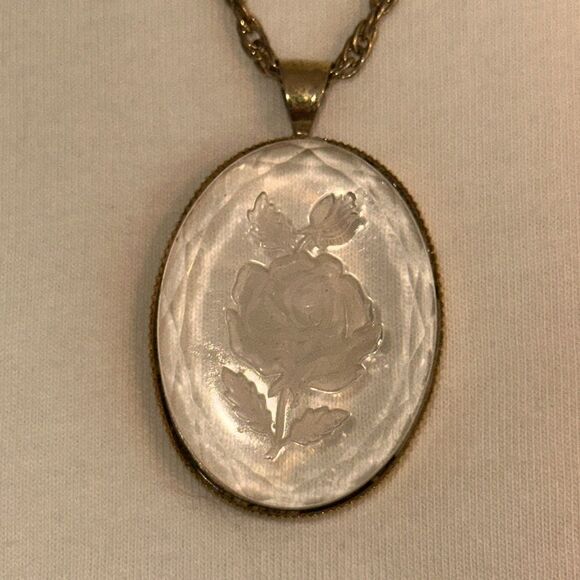 Vintage Etched Rose Clear Acrylic Oval Pendant w/Gold Tone Chain - Picture 1 of 3